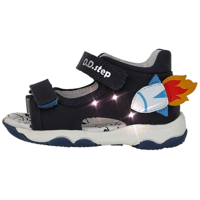 DDSTEP világító űrhajós szandál.